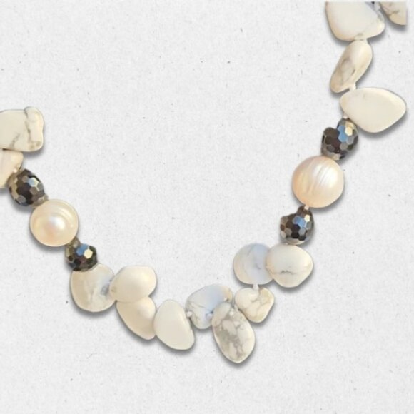 Lustrous Howlite Pear Necklace Faceted Glass Beads Toggle Clasp Black/White OS - Picture 2 of 5